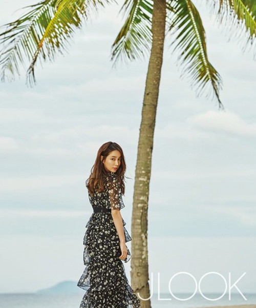 Đà Nẵng - Hội An luôn là điểm đến được du khách nước ngoài yêu thích trong nhiều năm qua. Sở hữu sân bay quốc tế với đường bay thẳng đến nhiều thành phố lớn trên thế giới, đường bờ biển đẹp, nhiều resort sang trọng cùng cảnh sắc phong phú từ núi đến biển chính là lý do thu hút khách du lịch của thành phố miền Trung.