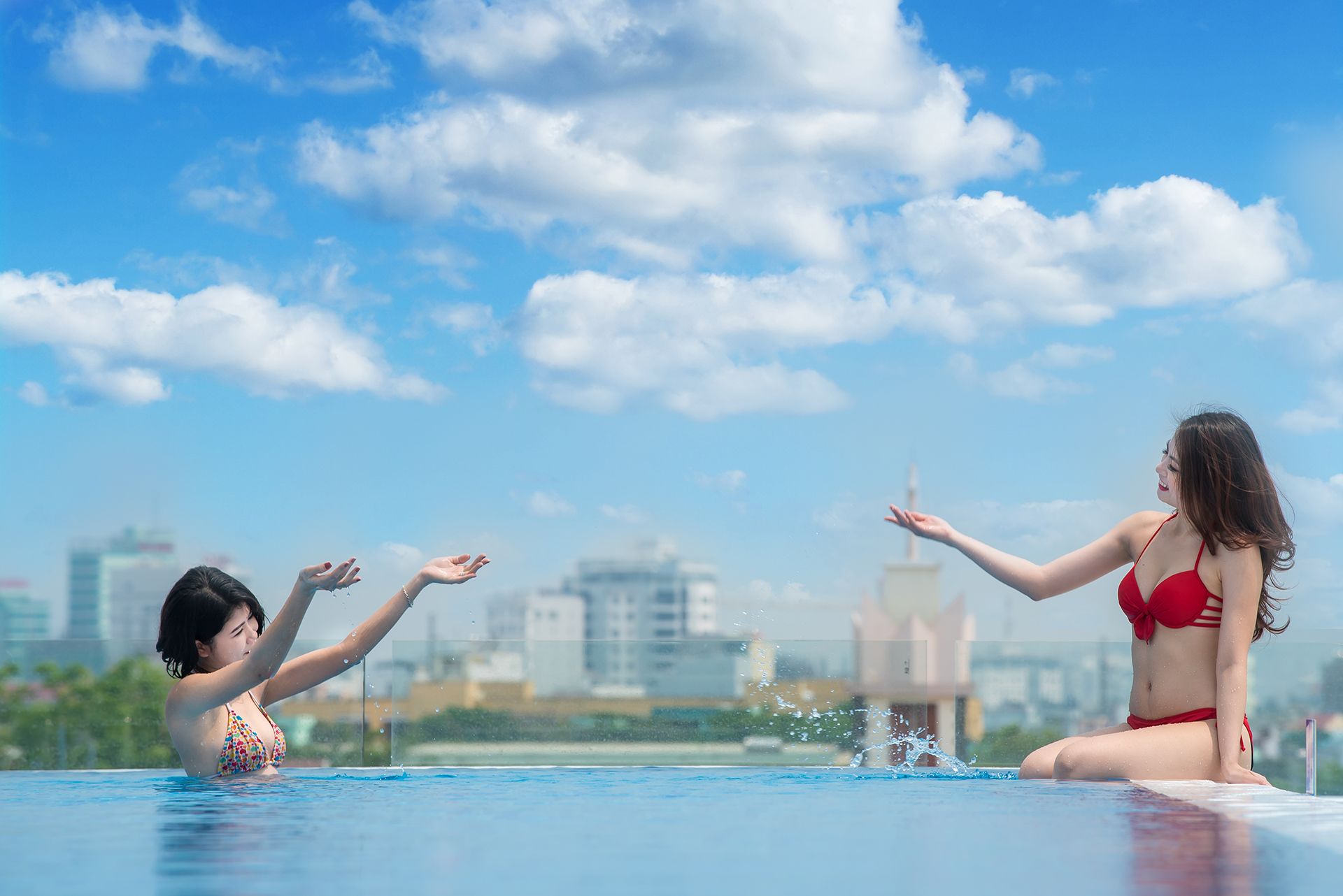 Hồ bơi ở khách sạn Royal Lotus Đà Nẵng