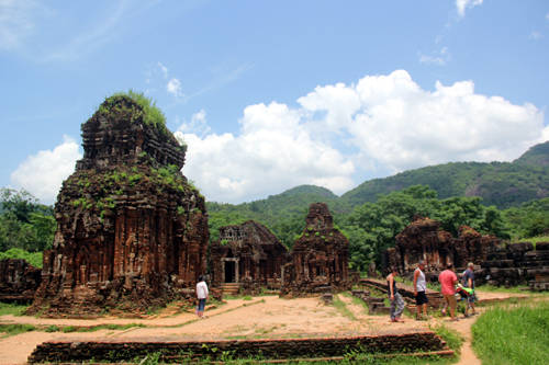 Mỹ Sơn được đánh giá cao về mặt kiến trúc, tuy nhiên chất lượng du lịch ở đây vẫn chưa được phát huy. Ảnh. Tiến Hùng.