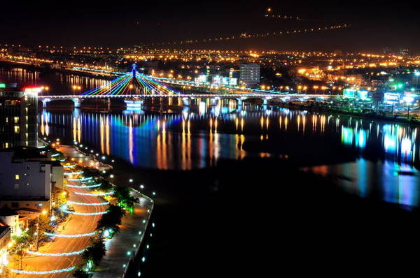 Dạo phố đêm Đà Nẵng.