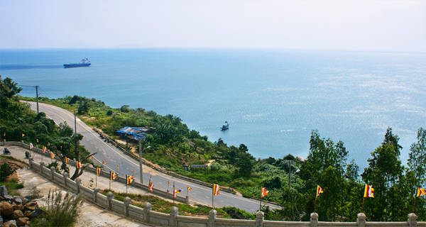 Cảnh biển tuyệt đẹp của Sơn Trà dễ làm say lòng người.