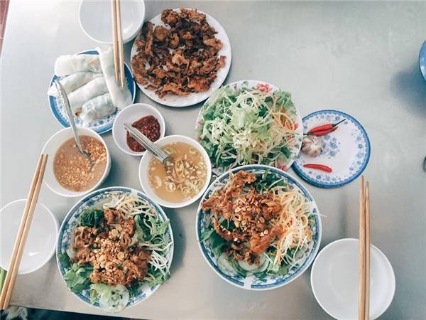 vi-vu-3-thanh-pho-lon-hue-da-nang-hoi-an-voi-tui-tien-rat-mong-ivivu-8